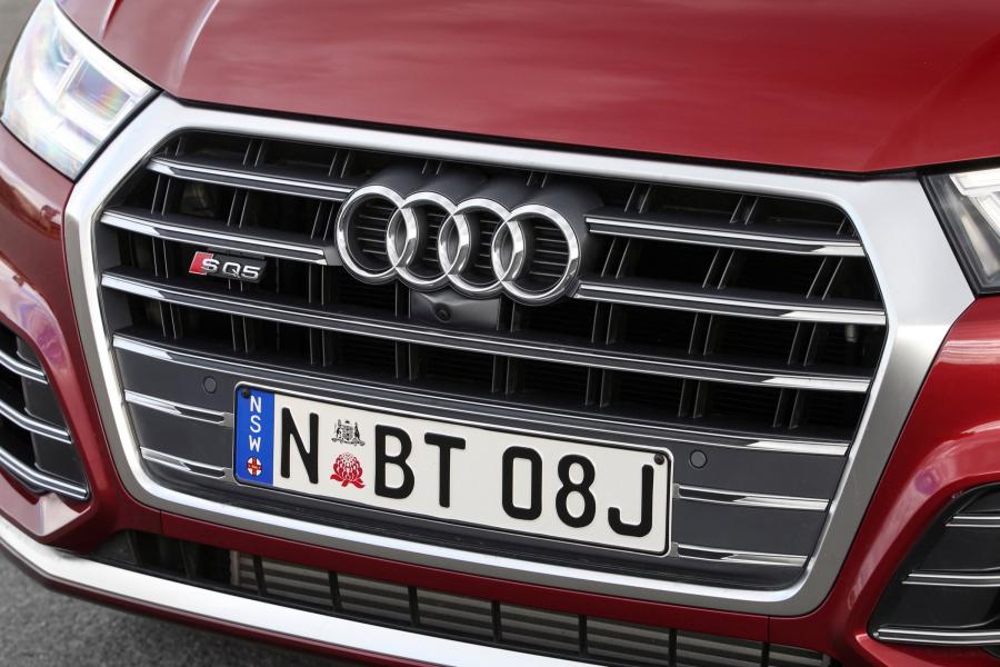 Логотип Audi SQ5 3.0 TFSI 2017 года  (AU) (фото 36 из 40)